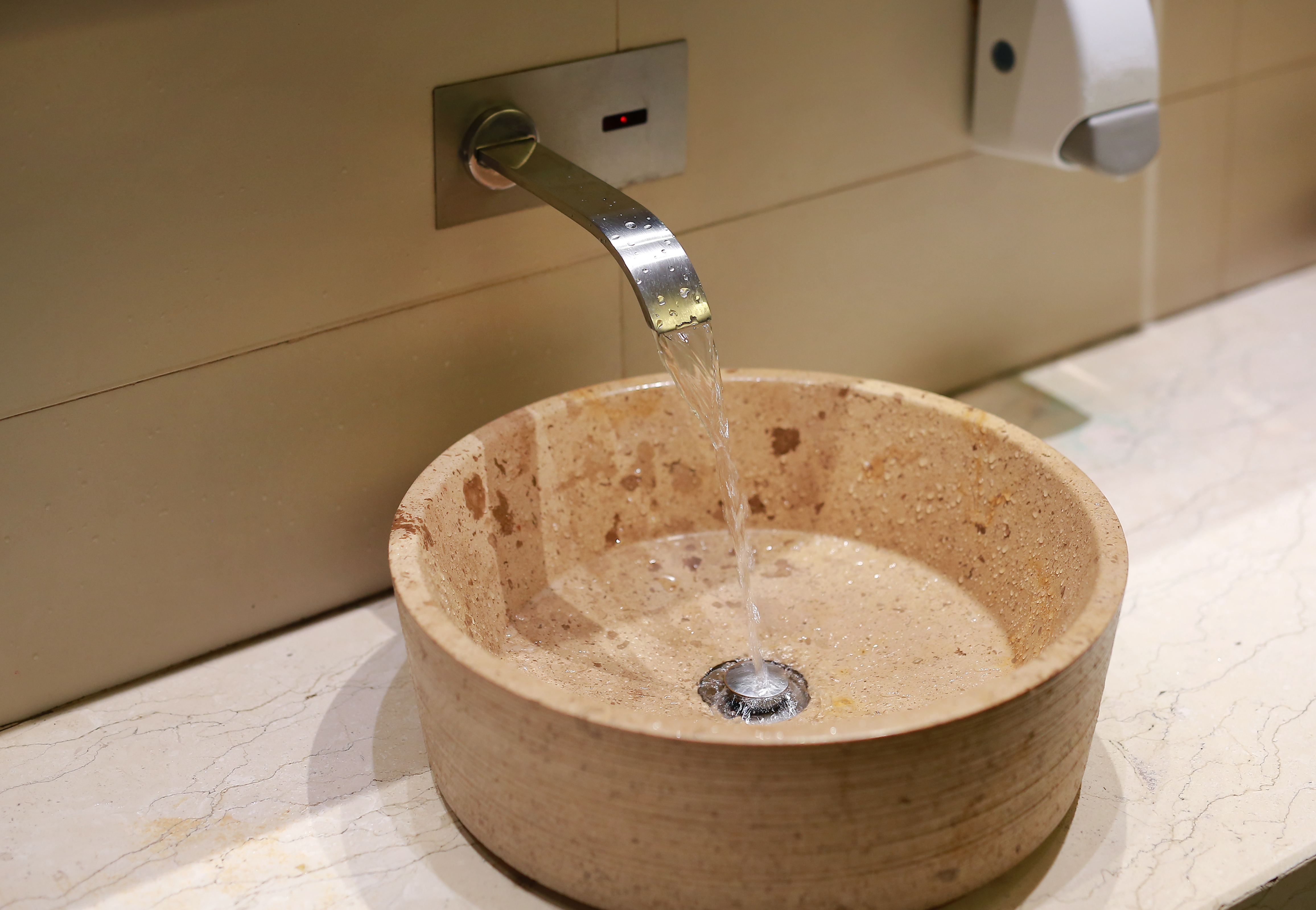 Umywalkowa bateria bezdotykowa